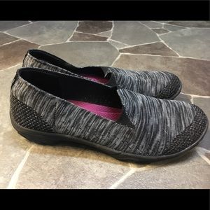 Sketchers Classic Fit Air-cooled Memory Foam Shoes